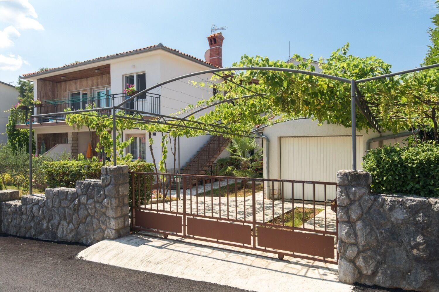 Apartments Kate - 100 M From Beach Malinska Exterior foto